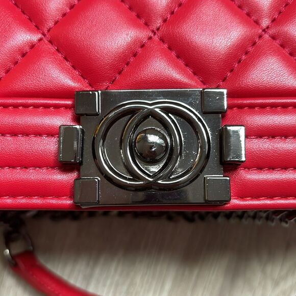 Red Padlock Medium Shoulder Bag - Picture 4 of 10